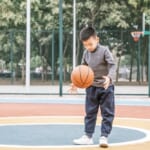 これぞ大自然の遊び場。中国の鍾乳洞にバスケコート誕生 width=