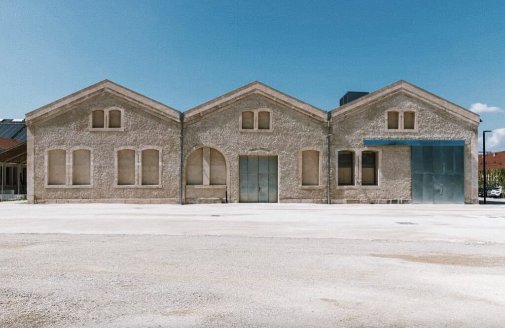 ヒマワリから「尿」まで。地元の素材だけでつくる南フランスのバイオ建築