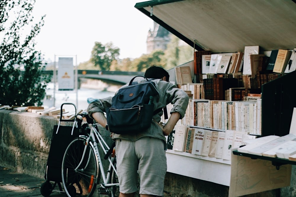 パリ五輪の「立ち退き要請」を地元の古書店が拒否。セーヌ川の文化どう尊重する？