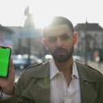 モロッコの街に、スマホ充電できる「木」登場 width=