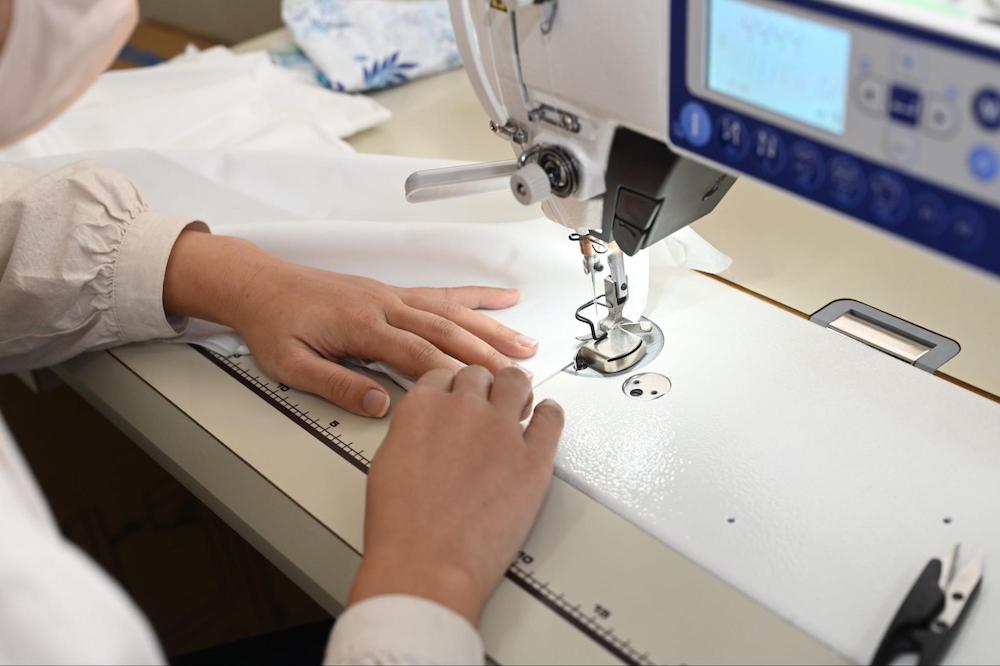 MAARUは衣服の生産だけでなく、縫製の技術者育成にも力を入れている
