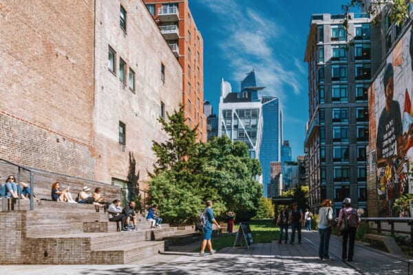 NEW YORK, USA - SEPTEMBER 27, 2022: The High Line, a famous public park in Manhattan United States