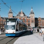 スマート・アーバニズムの最前線。アムステルダムの公共交通が大気汚染の「監視装置」に width=