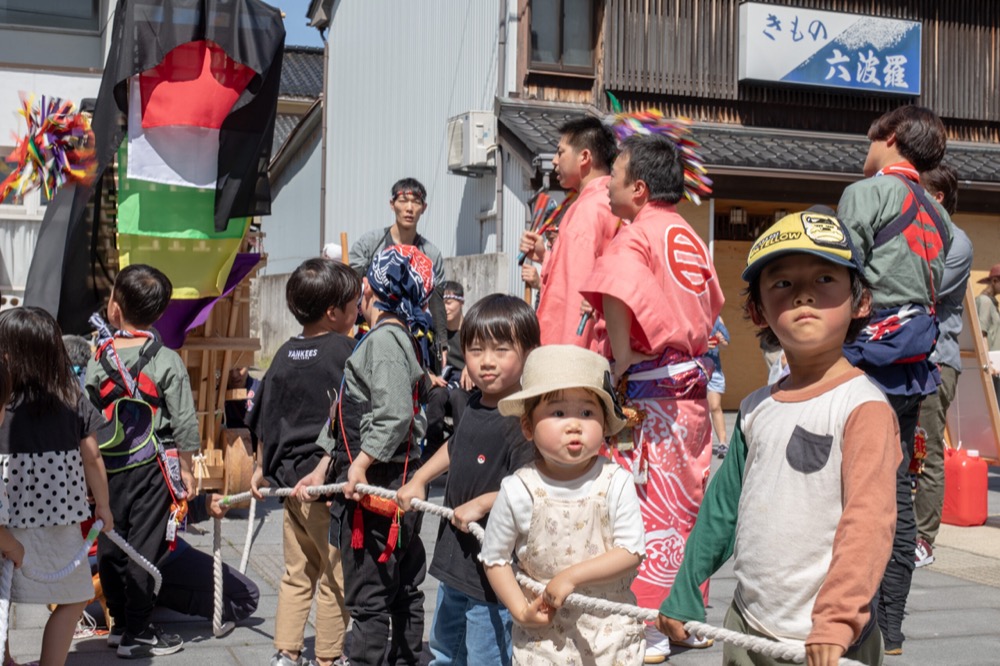 ちびでか山をひくイベントの様子