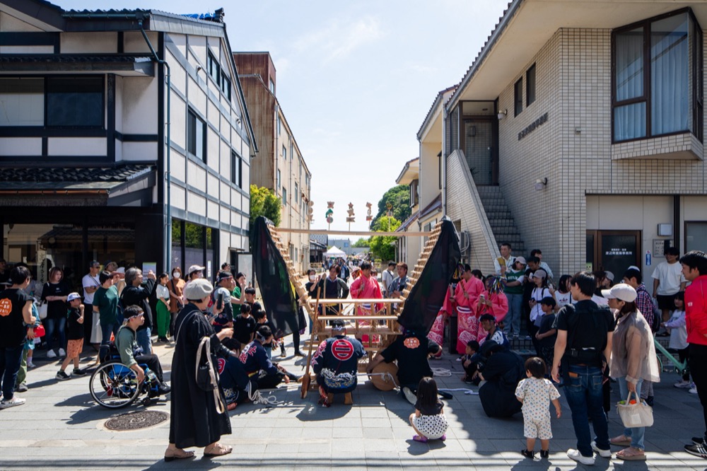 ちびでか山をひくイベントの様子