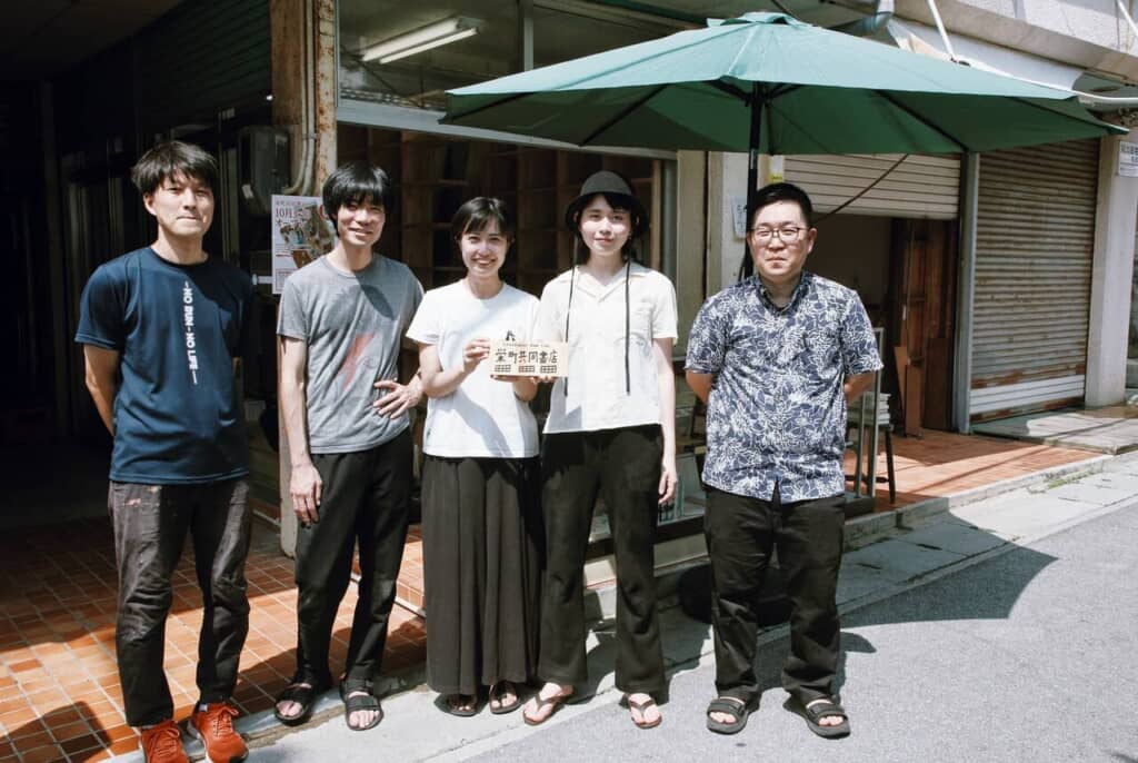 地域への“関わりしろ”を作る、沖縄のシェア型書店。古くて新しい「共同運営」からつながりのあり方を学ぶ