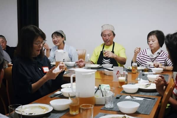 タノバ食堂の食事会の様子