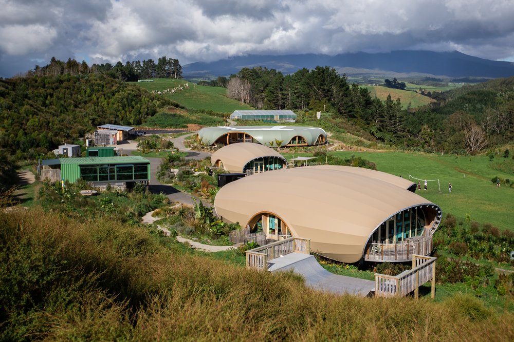 ニュージーランドのタラナキ地方にある、大自然に囲まれたキャンパス|Image via Green School NZ