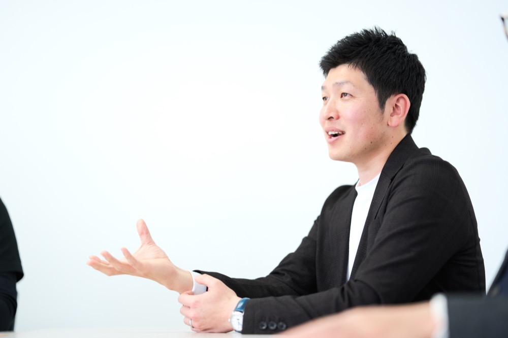 東野陽介氏