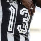 サッカーユニフォームのデザインに隠された、命をつなぐ「黒い点」の意味