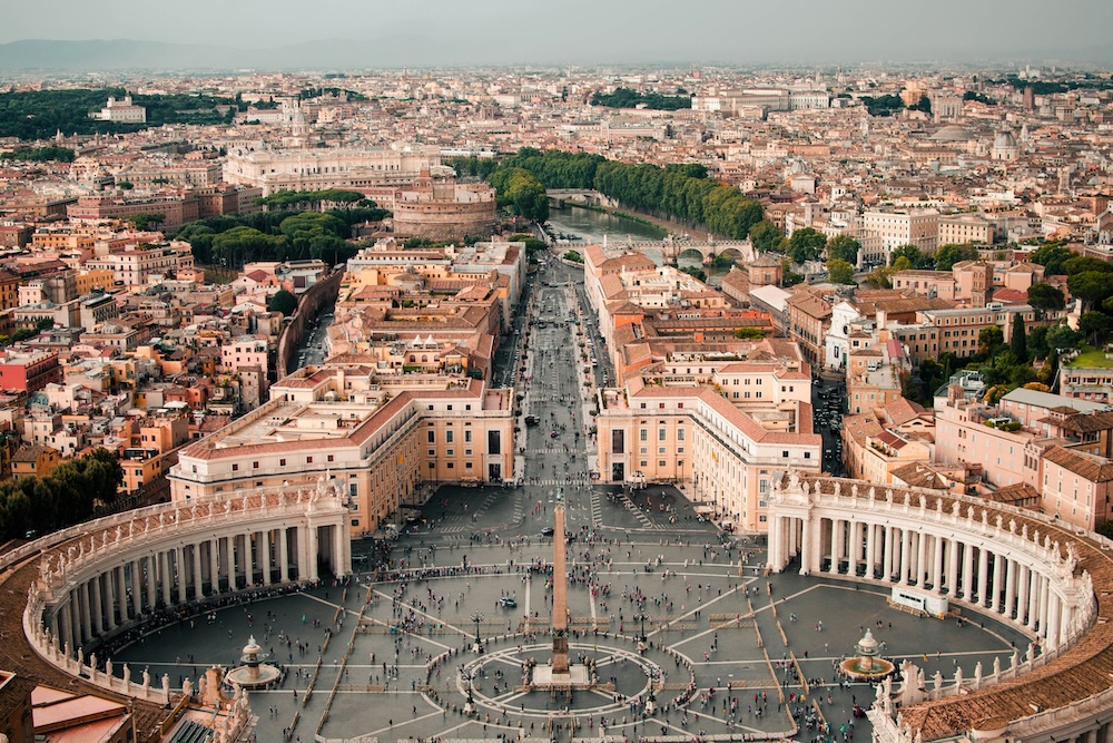 ローマ教皇はどう選ばれるのか？その存在意義と歴史的背景、そして選出のプロセス width=