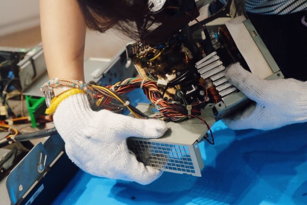 分解の祭典「バラシンピック」とは？大人がPC解体に熱中する、学びの競技