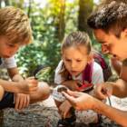 子どもに「スマホなしの幼少期」を。英国で14万の家族が署名した社会ムーブメント