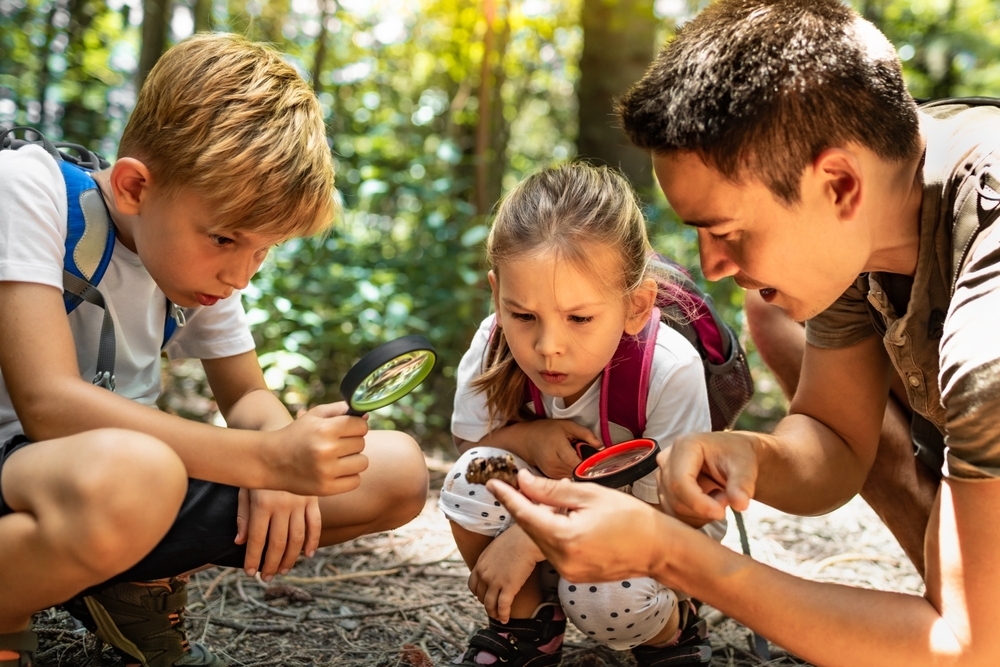 子どもに「スマホなしの幼少期」を。英国で14万の家族が署名した社会ムーブメント width=