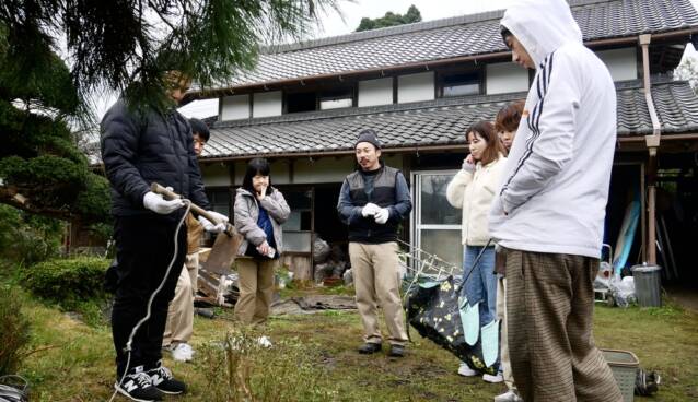 罠の仕掛け体験の様子