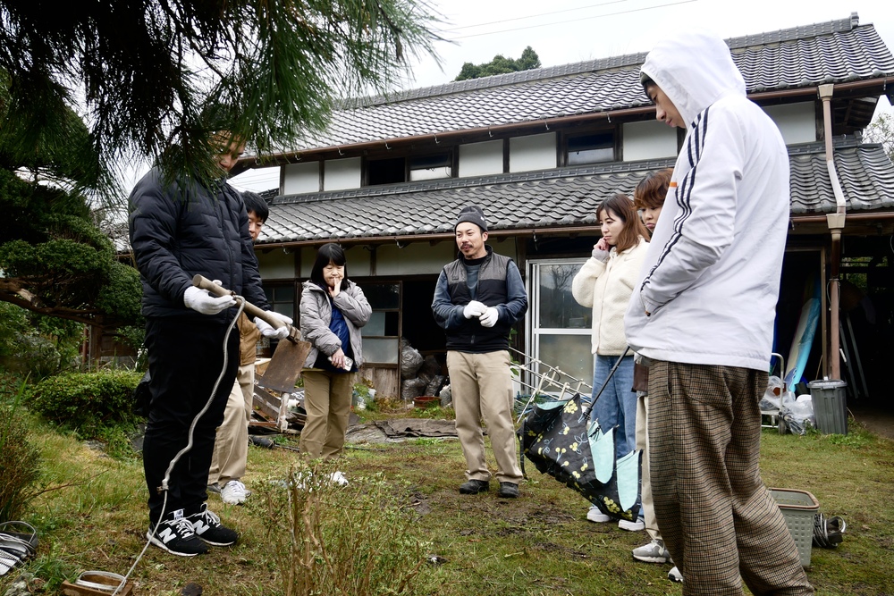 罠の仕掛け体験の様子