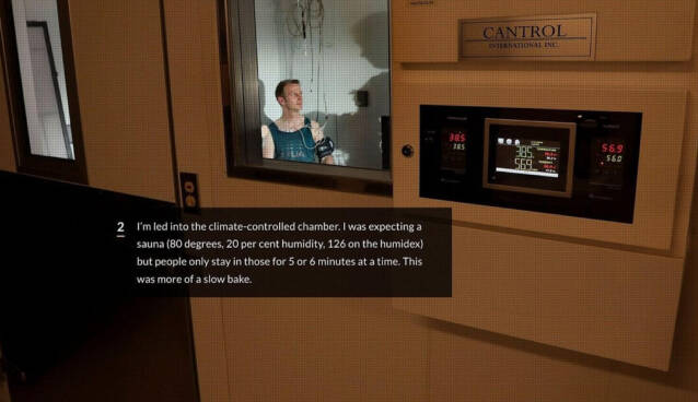 部屋に入っているジャーナリスト