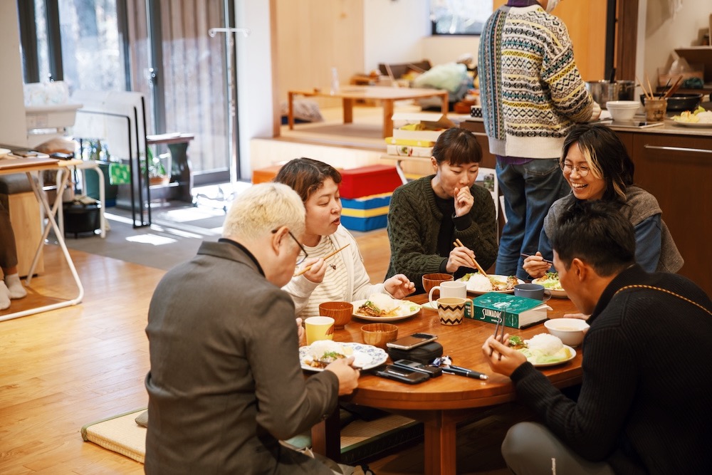 こっちのろっくもさいこうなのでこの品 ここは診療所と大きな台所があるところ。軽井沢の森小屋「ほっちの