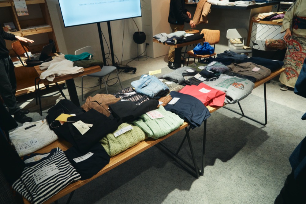 並べられた洋服