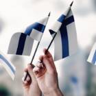 フィンランドの差別的ジェスチャー騒動が問う、「極端な意見も内包する」民主主義の葛藤