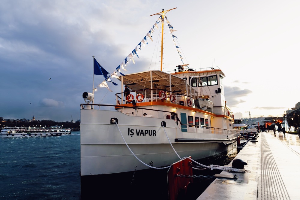 世界初、海に浮かぶ銀行。災害時に備える、トルコの次世代インフラ width=