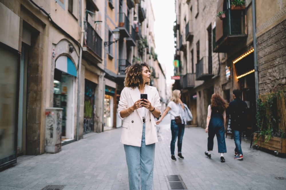 最短ルートを捨て、迷子になろう。効率至上主義に抗う地図アプリ「Moogle Gaps」 width=