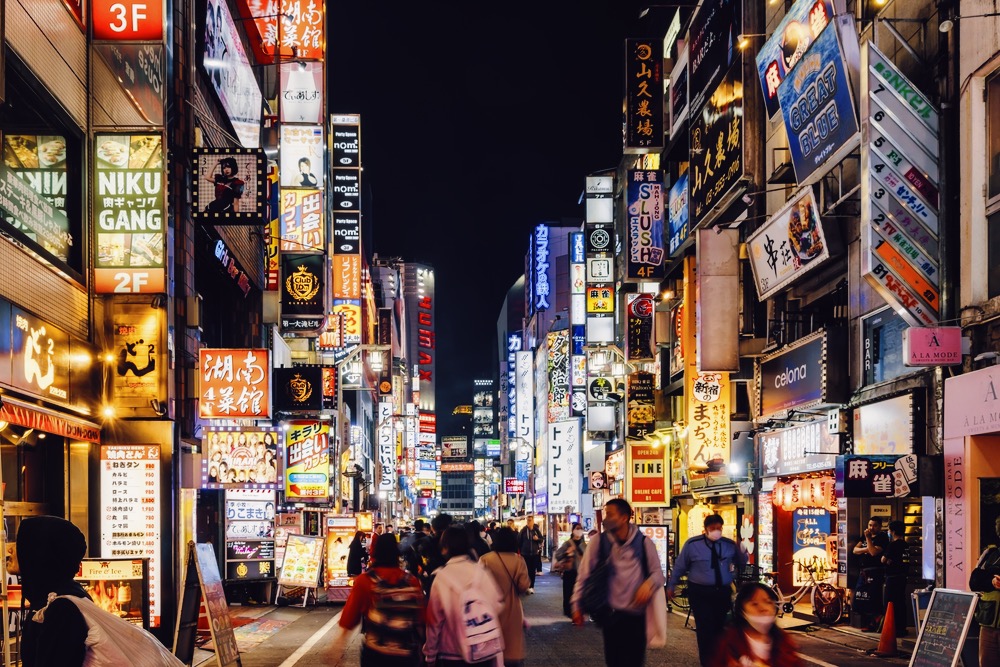 「孤独のインフラ」は都市の希望か。フェミニスト・シティの視点で東京の夜を歩く