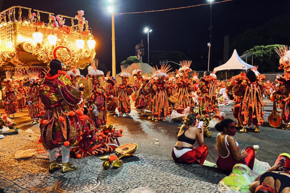 祝祭は声明だ。サンバで4,000人が語り継ぐ、リオの「誇るべき居場所」【現地レポート】 width=