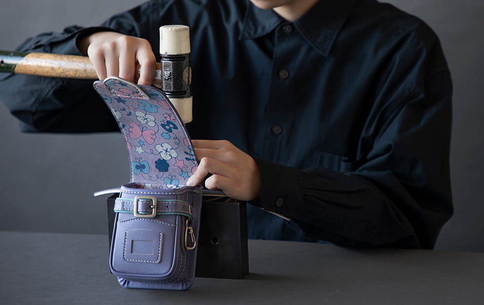 ランドセルをリメイクする様子