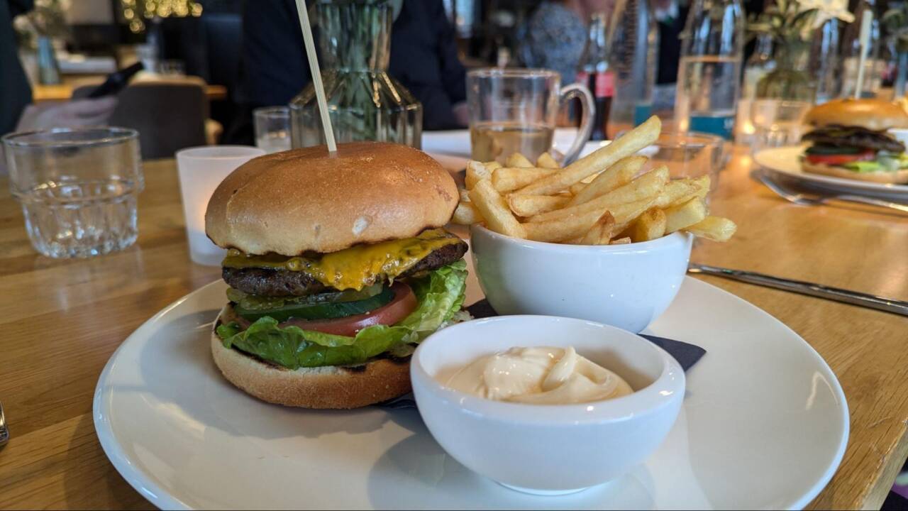 Meat-You-Halfwayのハイブリッドバーガー