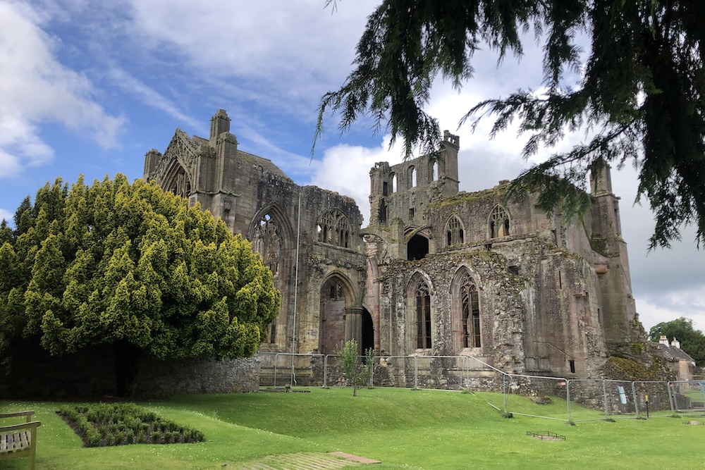勤務地・メルローズアビーにて Melrose Abbey