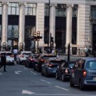 AIの運転が起こした事故は、誰の責任か？路上で消えゆく「0.5秒のアイコンタクト」が問いかけるもの