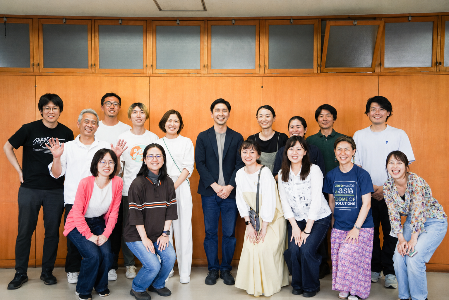 参加者が集まる写真