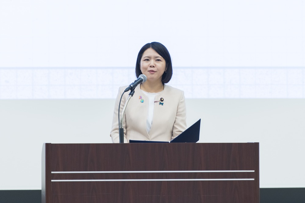 友納政務官