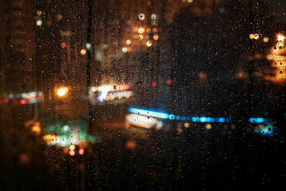 雨の日の窓
