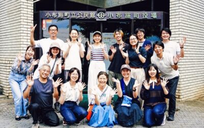 参加者と町役場の前で撮影した集合写真