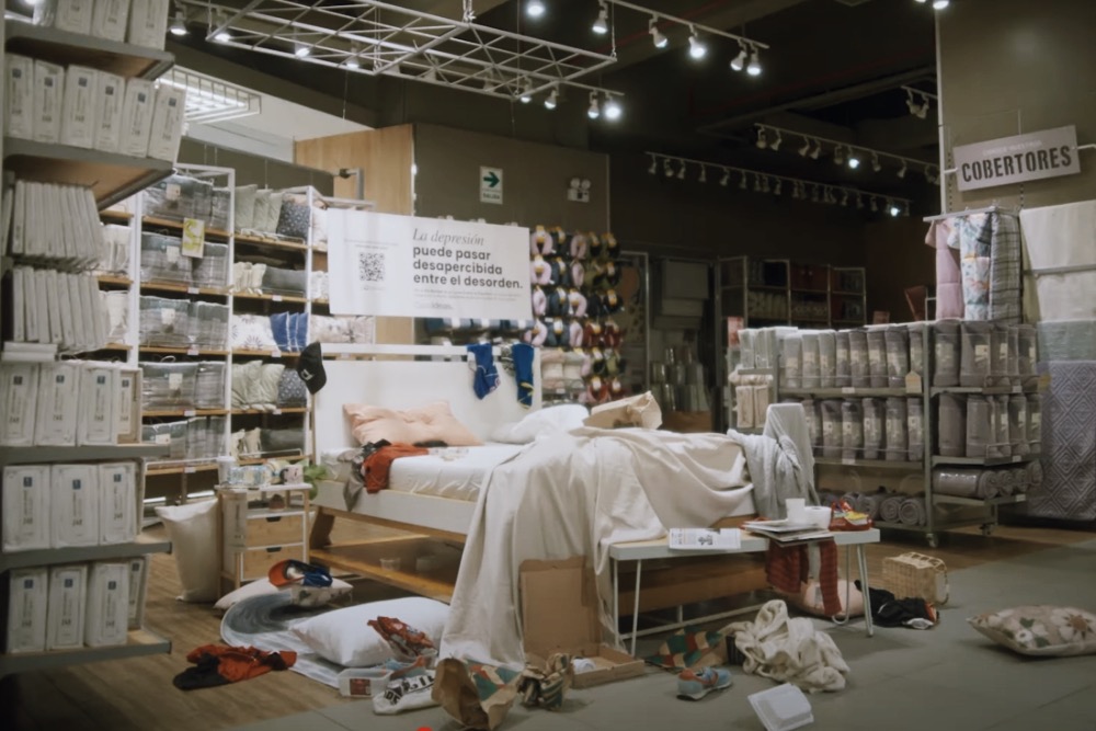 南米のインテリア店が、あえて「散らかった部屋」を展示した理由