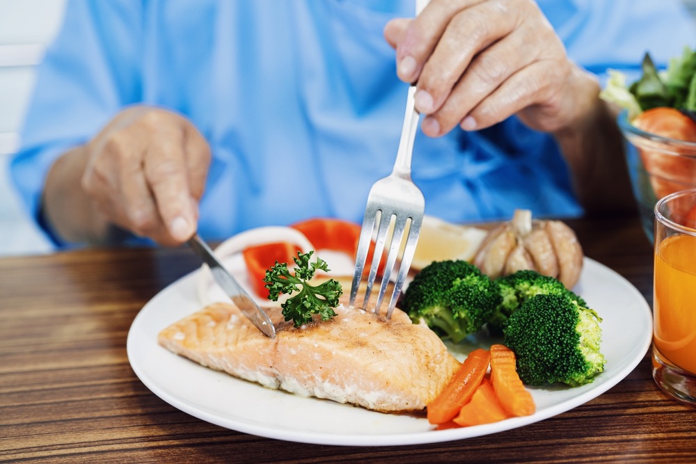 カナダの病院が先住民の伝統食を採用。「ふるさとの味」で孤独を癒す、新しいケアのかたち width=