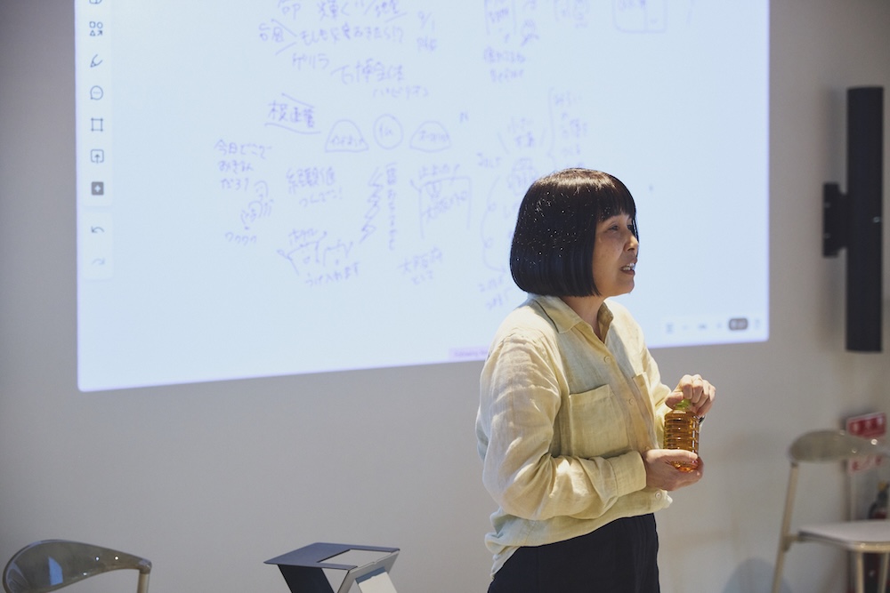 参加者がアイデアを発表している様子